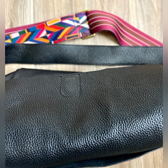 Fashionable Women's Lychee Patterned Design Large Capacity leather Handbag. - Picture 6 of 6